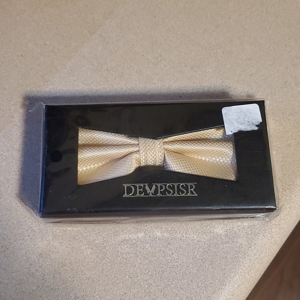 Devpsisr mens classic pre-tied champagne bowtie